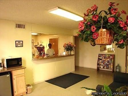 Carefree Inn Flatonia Interior photo